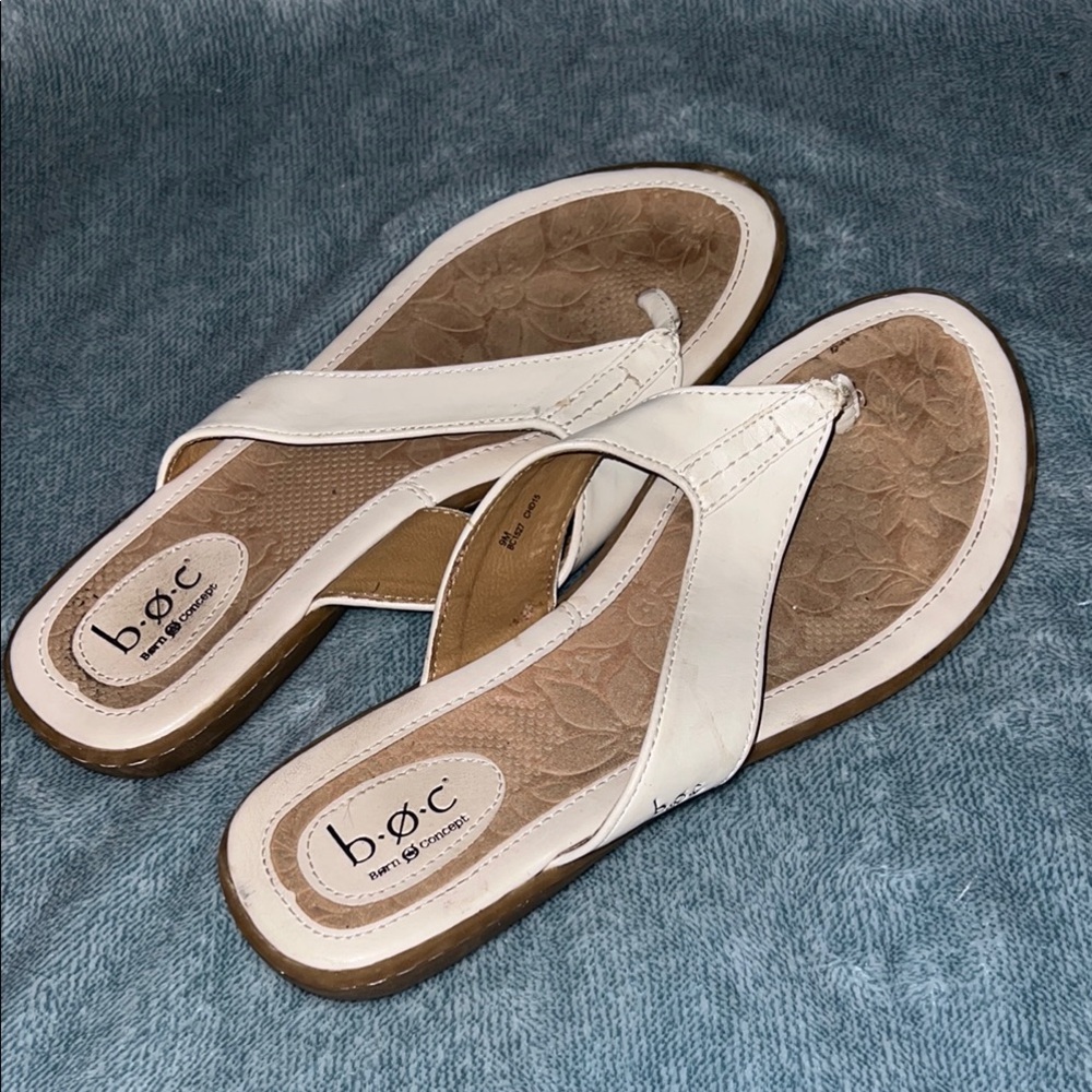 b.o.c. cream sandals size 9M in GUC